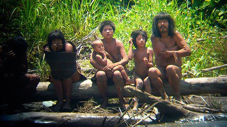 Perú: Una tribu indígena aislada saquea una comunidad vecina con arcos y flechas