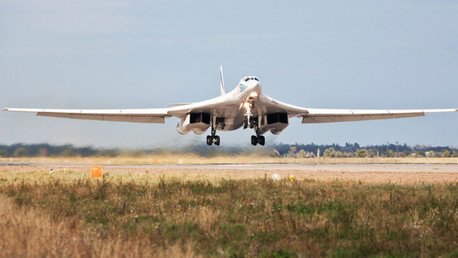 El modernizado bombardero ruso Tu-160 sobrepasa al estadounidense B-1 Lancer
