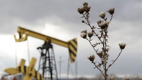 Expertos: la caída de los precios del crudo es una 'guerra fría' entre productores
