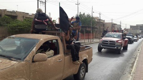 Estado Islámico corta las manos a tres mujeres por usar teléfonos móviles