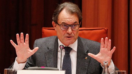 España: El Tribunal Constitucional declara nula la consulta soberanista del presidente catalán