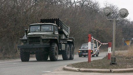 Lugansk y Donetsk culminan la retirada de 400 piezas de equipo pesado