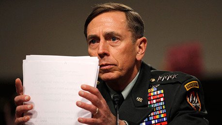 El exdirector de la CIA se declara culpable de mal manejo de materiales secretos