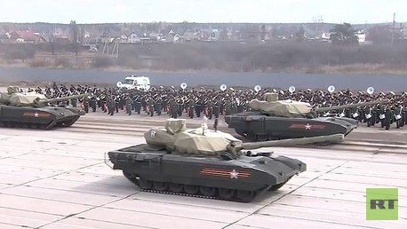 Impresionante video: Rusia exhibe sus futuristas tropas blindadas