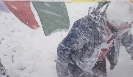 Una avalancha se 'traga' un campamento de alpinistas tras el terremoto en Nepal