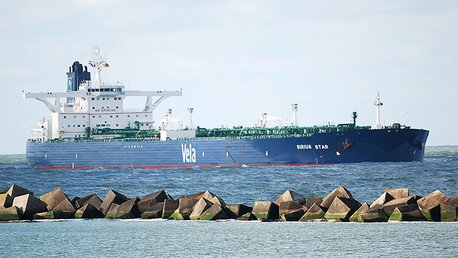 ¿Por qué superpetroleros llenos de crudo navegan sin llegar nunca a puerto?