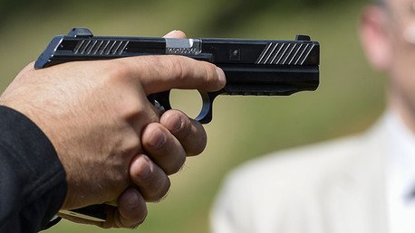 Video: Kaláshnikov presenta el prototipo de una nueva pistola en Ejército 2015