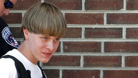 Un nuevo video muestra al presunto asesino de Charleston conversando con sus víctimas