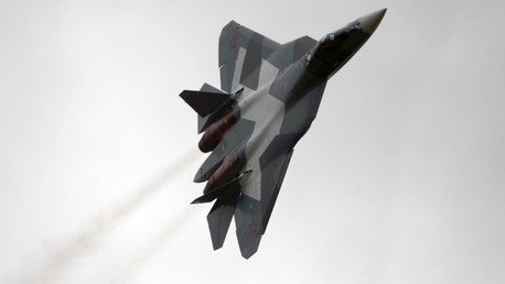 Video: El caza ruso PAK-FA se exhibe con acrobacias en el concurso internacional Aviadarts