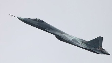 El caza ultramoderno ruso T-50 ensaya con éxito el lanzamiento de misiles en vuelo