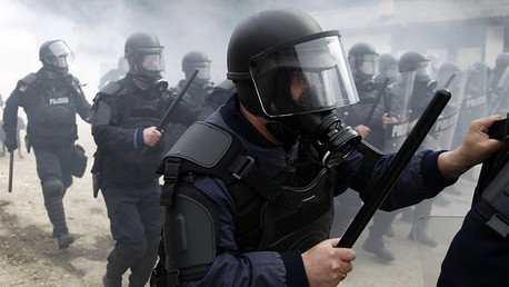 Video: La Policía israelí desaloja la Explanada de las Mezquitas con granadas aturdidoras