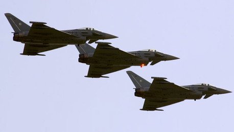 Cazas alemanes pasan a patrullar el cielo báltico armados hasta los dientes