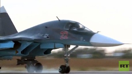 Exclusiva de RT: Primeras imágenes de la base aérea rusa en la ciudad siria de Latakia (Video)