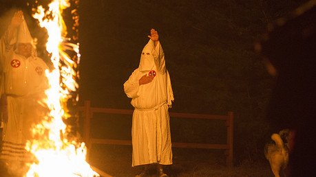 Anonymous identifica senadores y alcaldes de EE.UU. como miembros del Ku Klux Klan