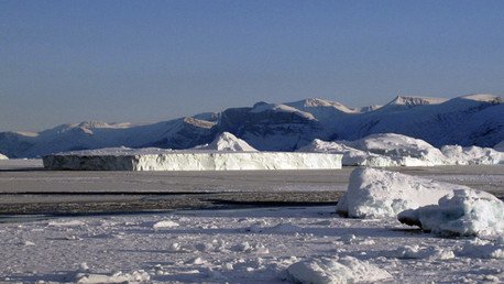 ¿Cuál es la relación entre los movimientos de las montañas y los cambios climáticos?