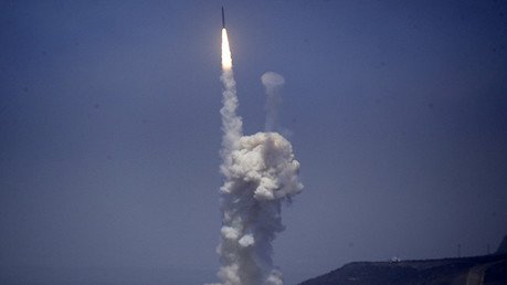 EE.UU. estrena el nuevo Misil-Frankenstein en una exhibición aérea en Dubái