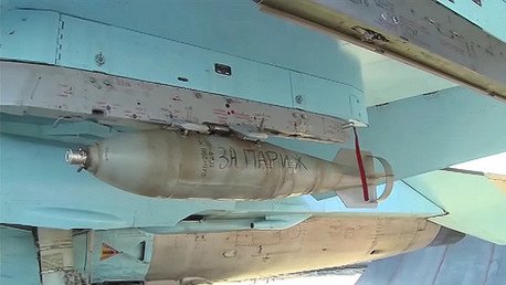 "Por los nuestros y por París": el Ejército ruso deja un mensaje al EI en sus bombas