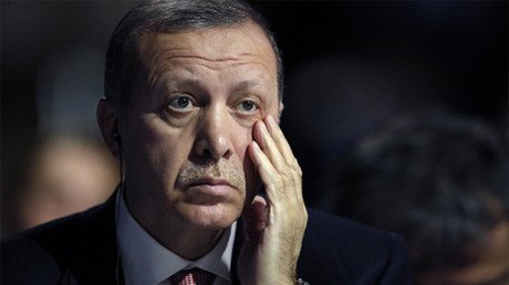 Buscando a Putin: El presidente turco "deambula" en vano para verse con el líder ruso en París