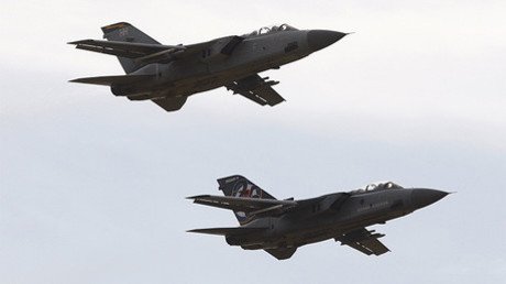 Reino Unido se une a la guerra: Cazas británicos bombardean al Estado Islámico en Siria