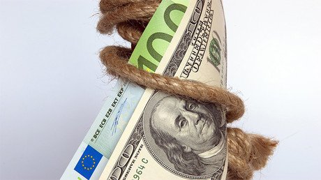 Malos augurios: 100 dólares el barril de crudo, el dólar cae, la pobreza gana