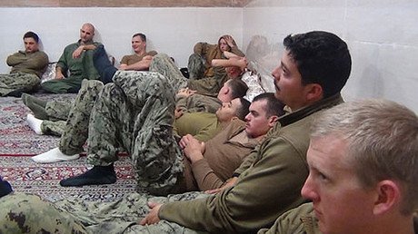 Publican fotos de la detención de 10 marineros de EE.UU. por Irán