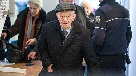 "Saber que podrías morir en dos horas te volvía loco": Un superviviente de Auschwitz narra el horror