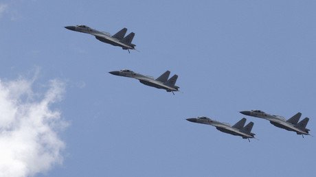 China envía aviones de combate a una de las islas en disputa en el mar de la China Meridional