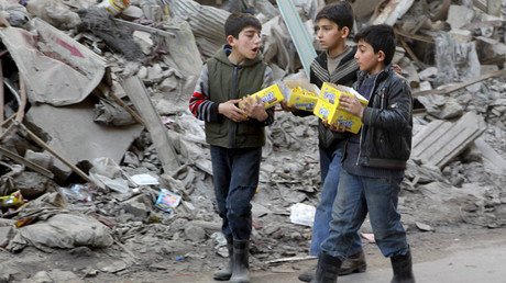 Exclusiva: RT asiste al reparto de ayuda humanitaria en Siria 