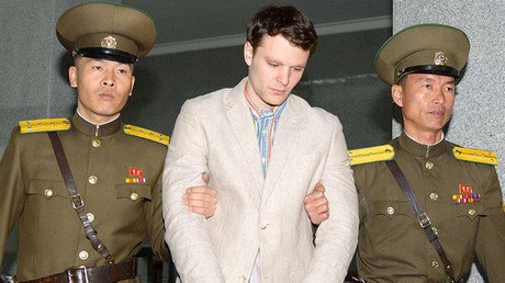 Corea del Norte condena a 15 años de trabajos forzados a un estadounidense por robar un cartel