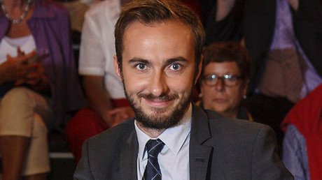 Alemania acepta la petición turca para juzgar al cómico que leyó un poema ofensivo contra Erdogan