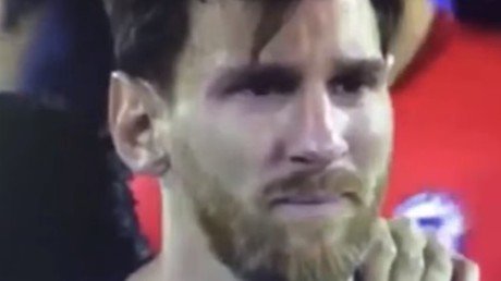Messi llora tras perder ante Chile la final de la Copa América