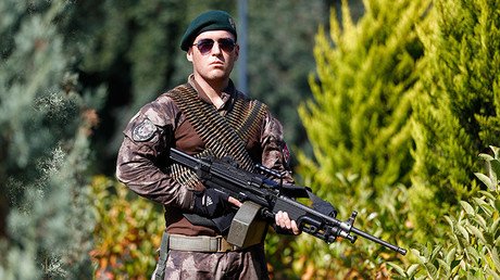 Estambul moviliza 1.800 militares y carros blindados en medio de medidas extremas de seguridad