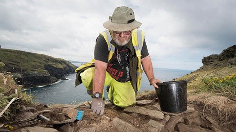 Nuevas huellas del rey Arturo: descubren en el Reino Unido su posible castillo