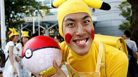 "En un mundo al borde del colapso, la gente está cazando Pokémon"