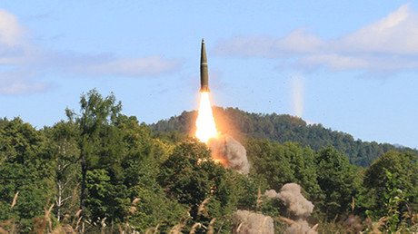 Maniobras en Rusia: Misil Iskander-M impacta contra un blanco a 300 kilómetros de distancia (video)