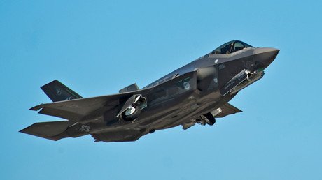 "Ni en un millón de años": ¿por qué el caza F-35 no es rival para el bombardero ruso Su-35?