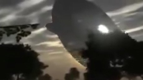 'Día de la Independencia': Enorme ovni aterroriza a un pueblo malasio (Video)