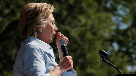 "Cada vez que pienso en Trump, me entra alergia": Así explicó Clinton su ataque de tos en un mitin