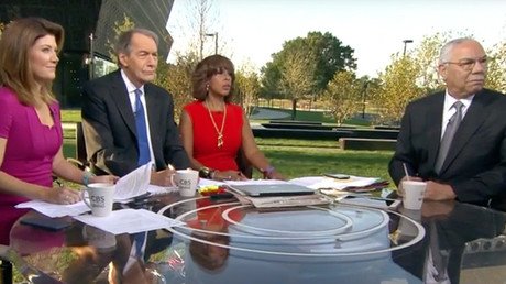 "Lanzaste bombas sobre Irak": Colin Powell es interrumpido por un espontáneo durante una entrevista