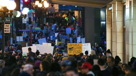 El fiscal general del estado de Washington demanda a Trump por su decreto antimigratorio