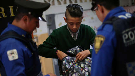 'Bullying' venenoso en México: Estudiantes echan plaguicida en la bebida de una compañera