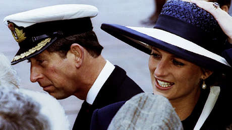 En esta imagen de Lady Di y Carlos hay gato encerrado: ¿Sabe por qué? 