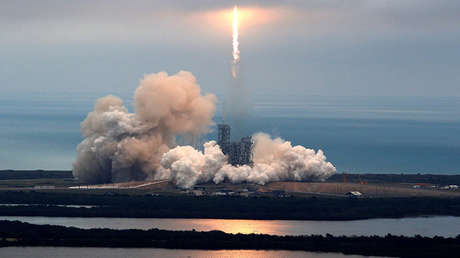 VIDEO: El Falcon 9 de SpaceX amariza con éxito en una plataforma flotante 