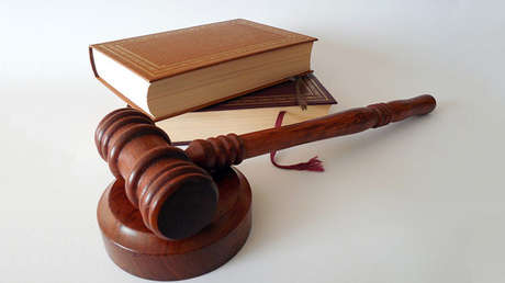 En busca del juez español que dice que los jóvenes rusos son mafiosos y "las rumanas, todas putas"