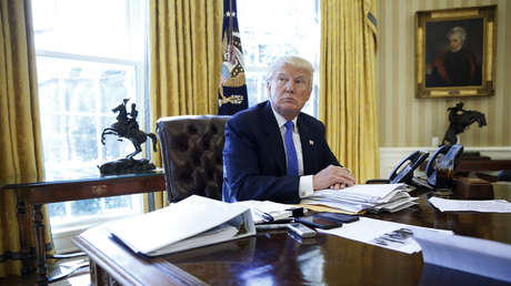 ¿Para qué sirve el botón rojo del escritorio de Trump?