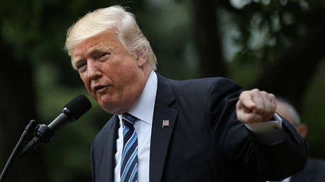 Trump tacha a los demócratas de "hipócritas mentirosos" por su reacción tras el cese de Comey