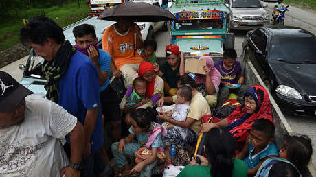 Ciudad fantasma: los filipinos huyen de los combates entre terroristas y el Ejército (VIDEO)