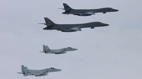 EE.UU. y Corea del Sur ensayan bombardeos "en respuesta" al misil de Pionyang (VIDEO)