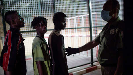 España cierra el paso fronterizo de Ceuta al tráfico de mercancías a causa de la presión migratoria