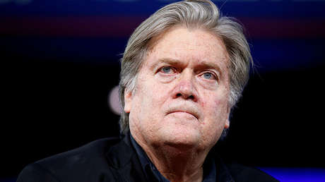 Bannon promete "ir a la guerra contra los oponentes de Trump" tras abandonar la Casa Blanca